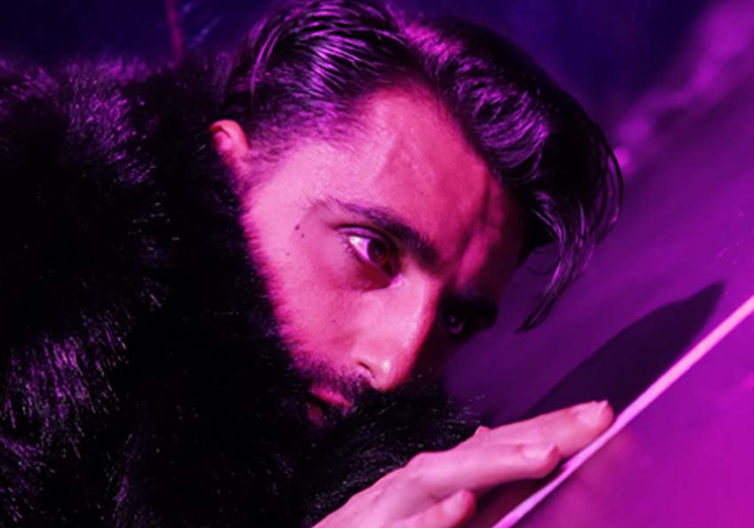 Imatge del esdeveniment:Un home en un escenari